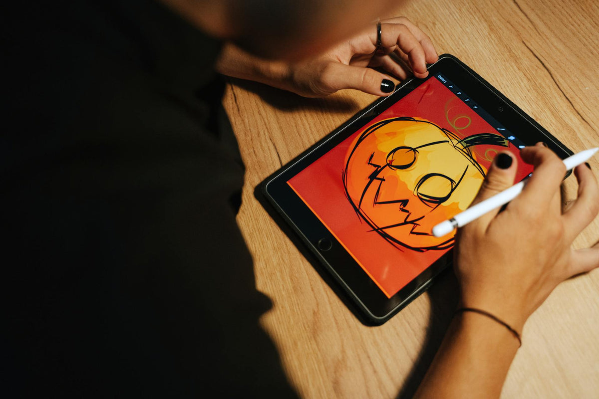 Drawing on an iPad with Apple Pencil